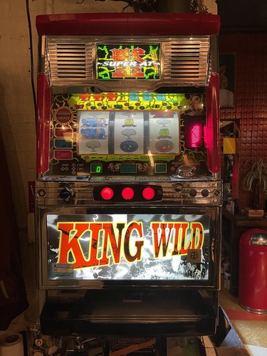 Vintage sammy token slot - vintage,